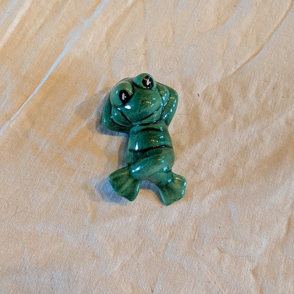 2/16$ Vintage Green Ceramic Frog Figurine